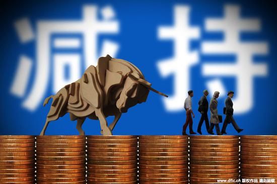 新浪美股 北京时间14日彭博报道	，德意志银行表示，中国政府支持的基金可能减持中国工商银行和中国人寿之类的股票，这些股票在今年以来跑赢了基准指数。